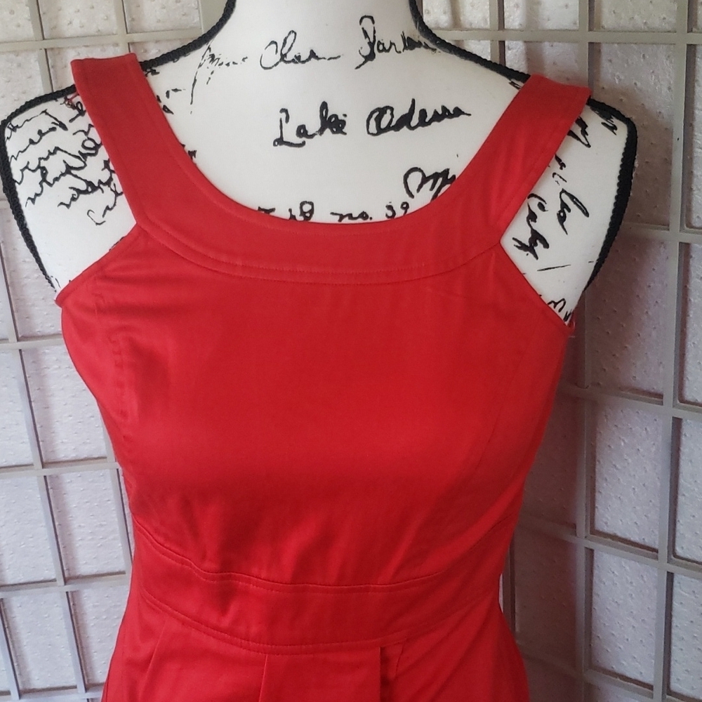 Calvin Klein New Bodycon Red Dress With Front Waterfall Ruffle Détail Size 0P - Picture 2 of 6